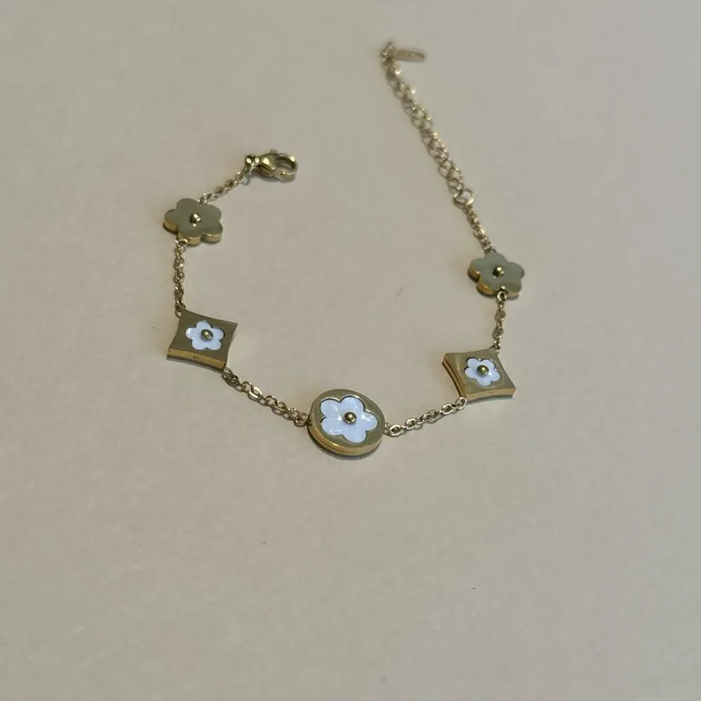 Flower  bracelet  N1154